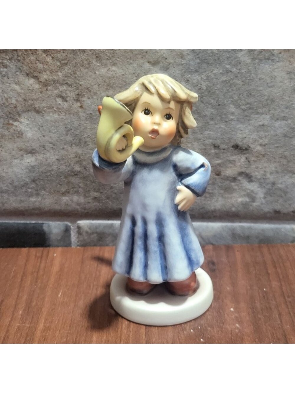 Goebel Hummel Heavenly Horn Player Angel Figurine 2096/J First Issue 1999